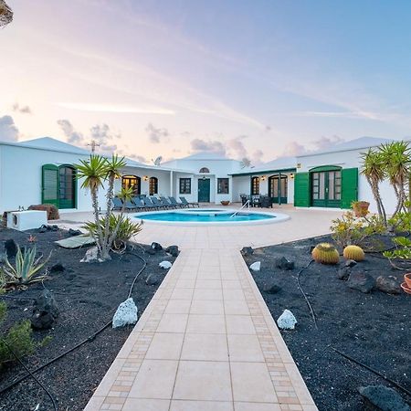 Villa Milan Puerto del Carmen  Exteriör bild