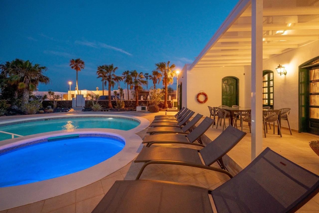Villa Milan Puerto del Carmen  Exteriör bild