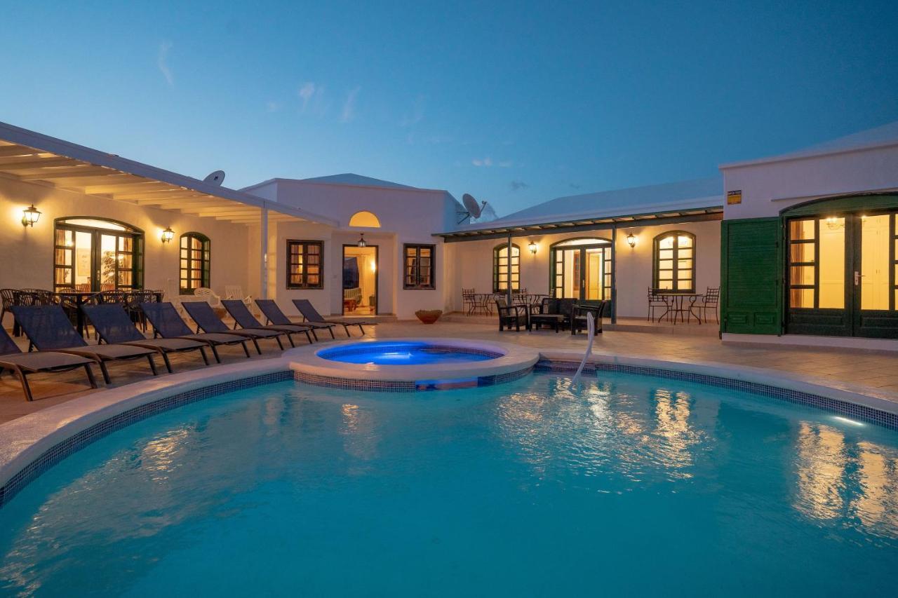 Villa Milan Puerto del Carmen  Exteriör bild