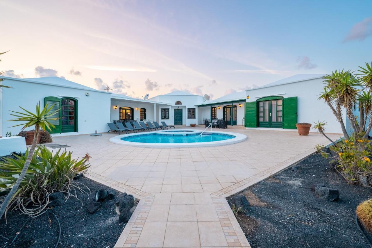 Villa Milan Puerto del Carmen  Exteriör bild