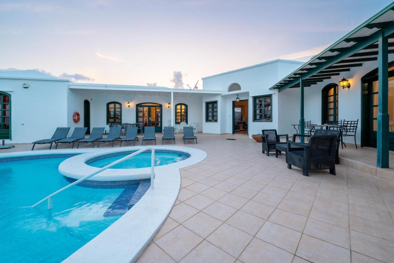 Villa Milan Puerto del Carmen  Exteriör bild