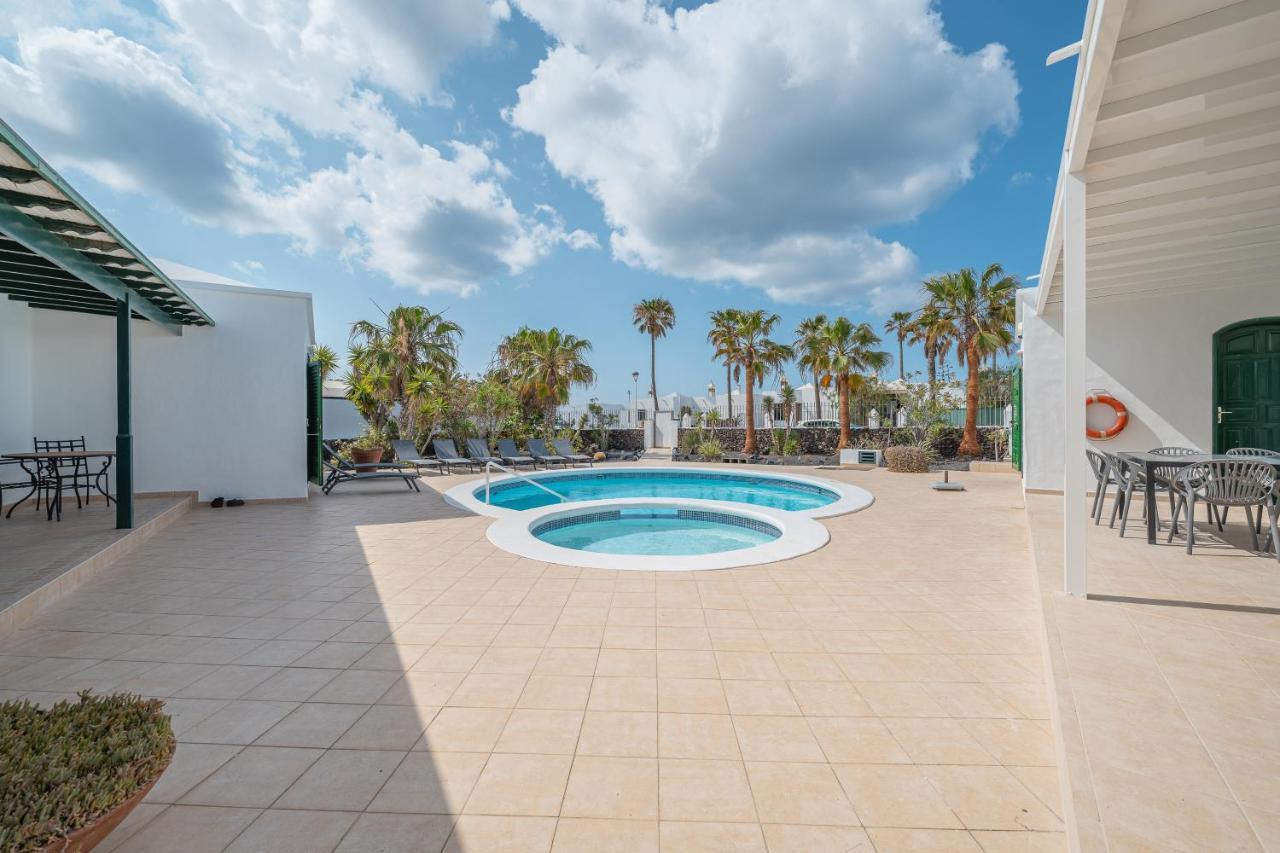 Villa Milan Puerto del Carmen  Exteriör bild