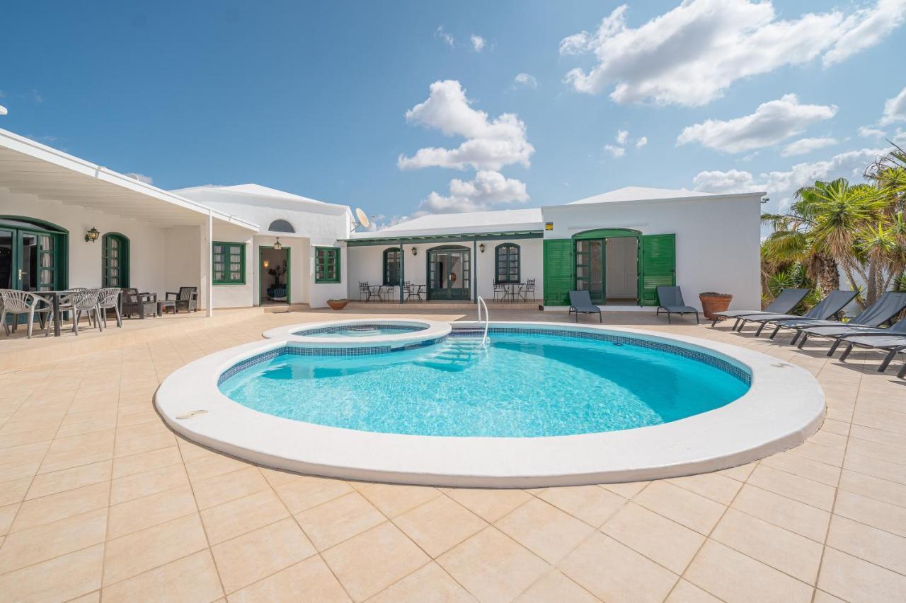 Villa Milan Puerto del Carmen  Exteriör bild