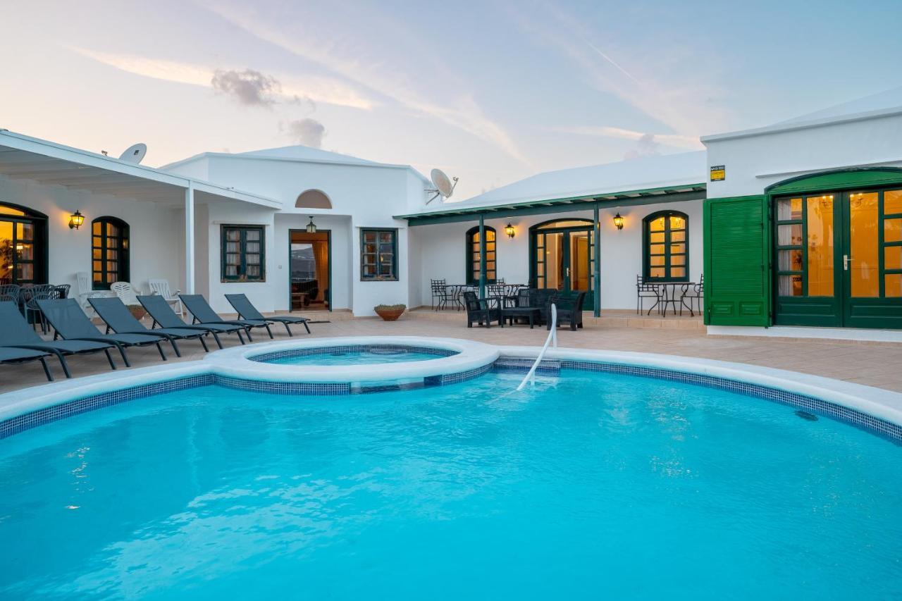 Villa Milan Puerto del Carmen  Exteriör bild