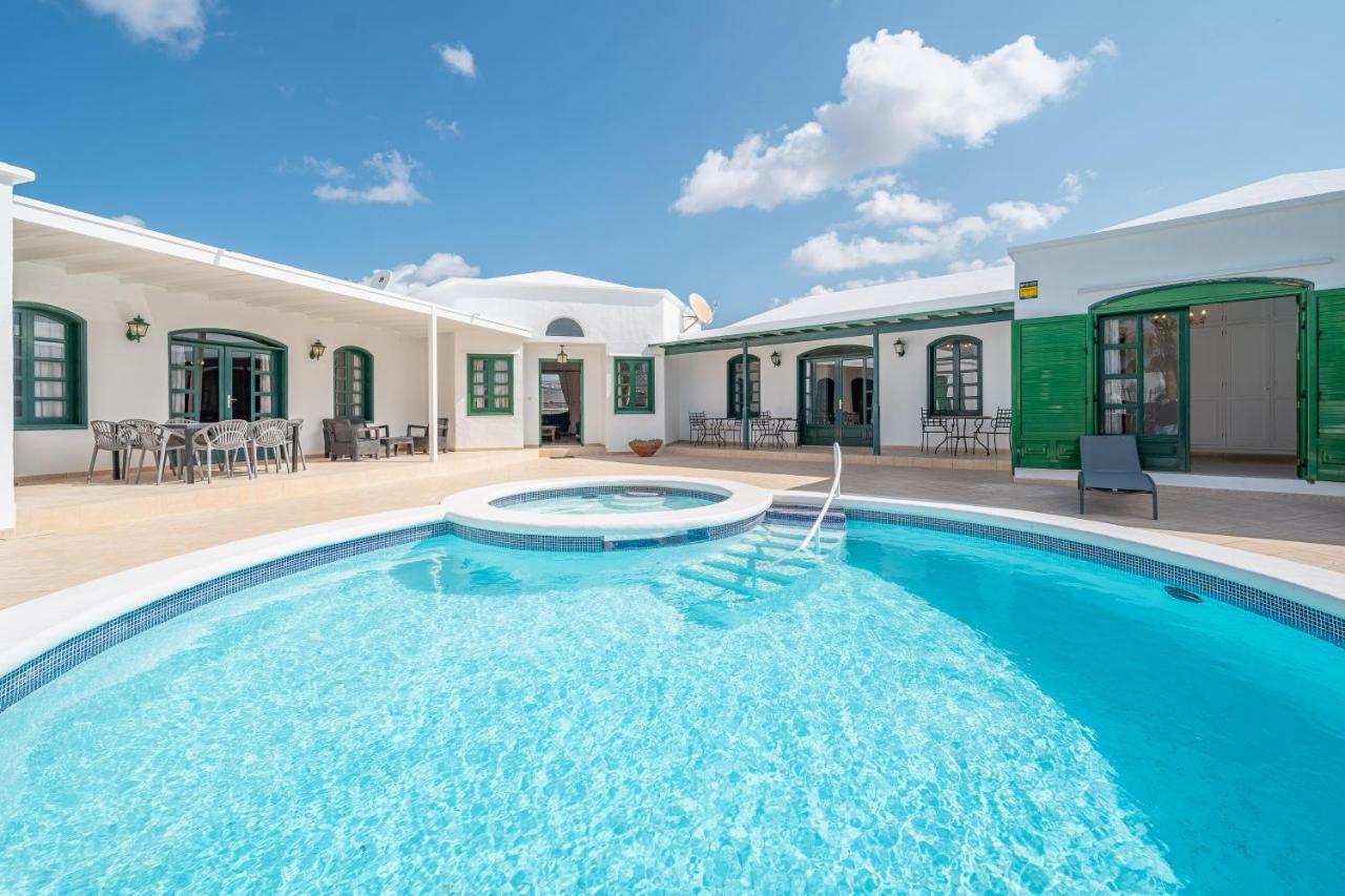 Villa Milan Puerto del Carmen  Exteriör bild