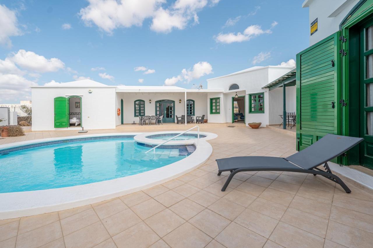 Villa Milan Puerto del Carmen  Exteriör bild