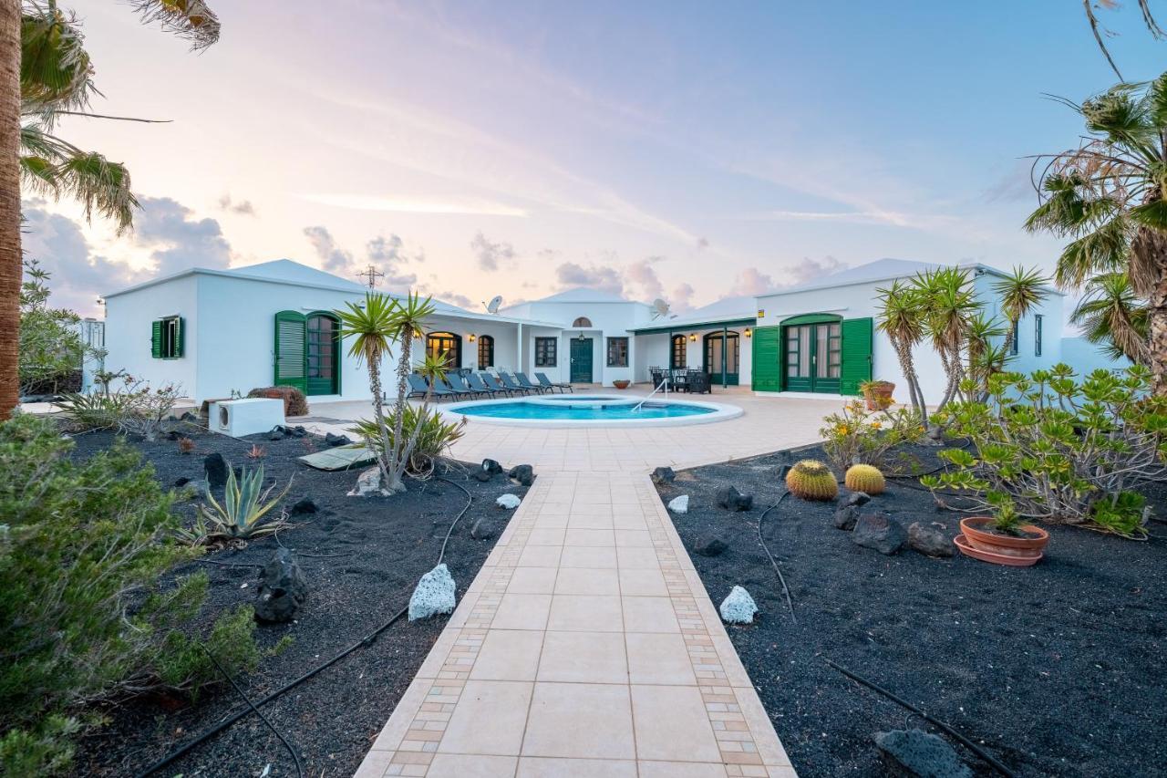 Villa Milan Puerto del Carmen  Exteriör bild